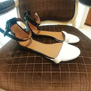 Givenchy Leather flat sandals